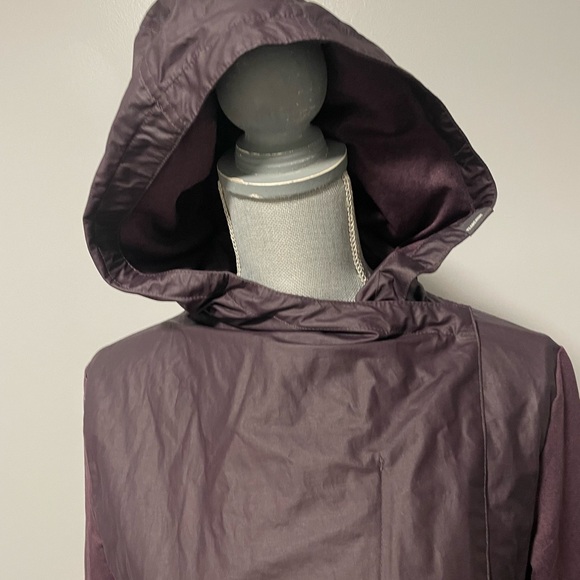 Mondetta maroon long rain jacket size small NWT - Picture 3 of 3